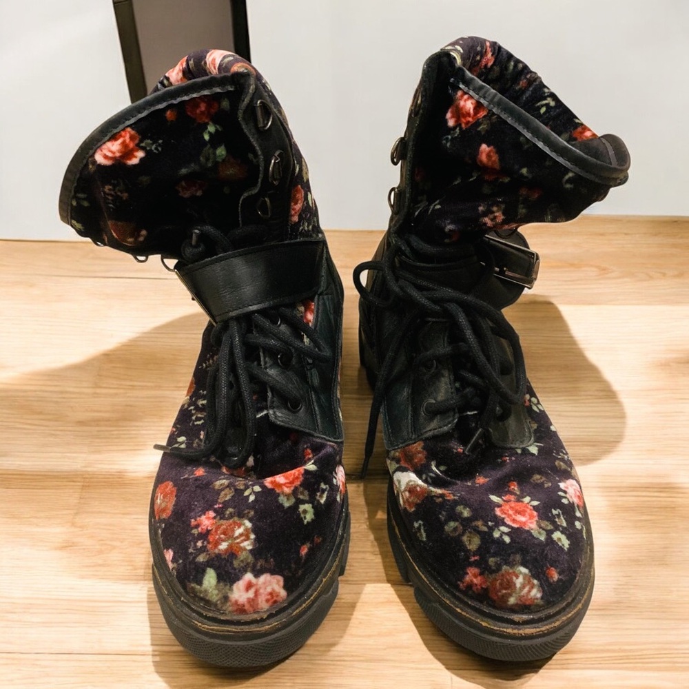 Topshop Black Floral Combat Boots - Picture 9 of 10